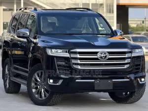 Toyota Land Cruiser LC300 2024 Black