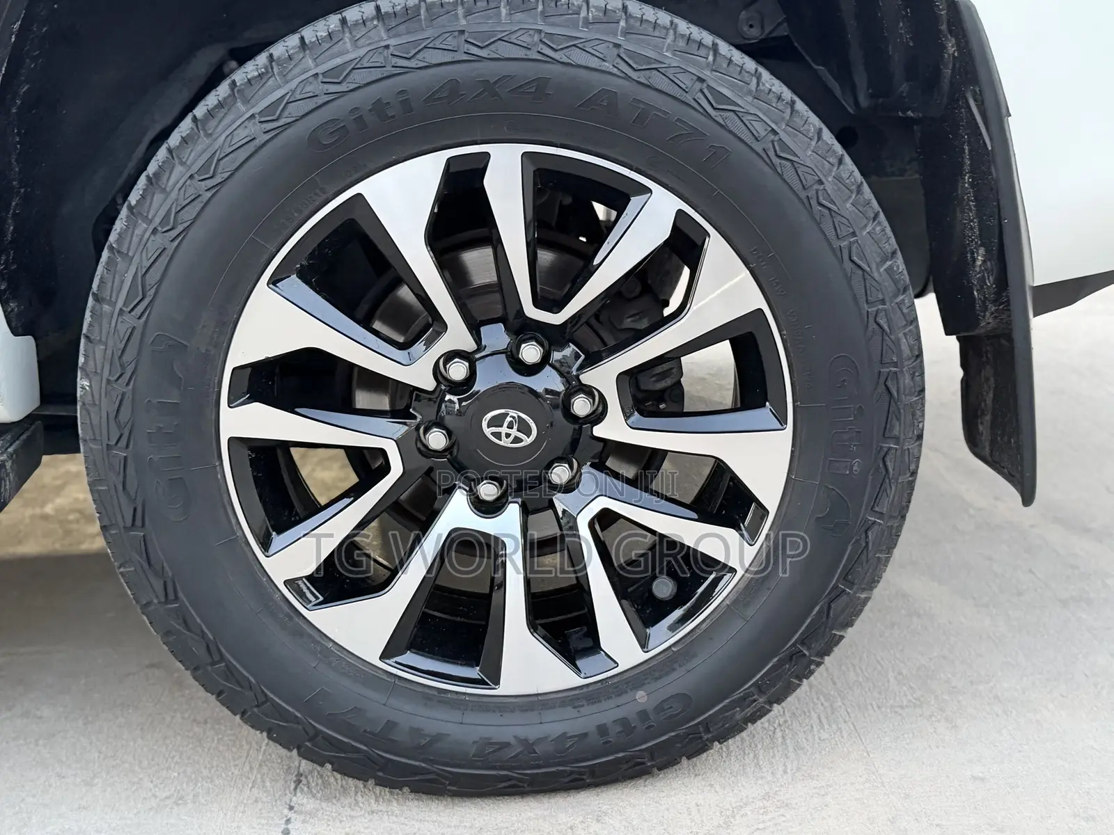 Toyota Land Cruiser Prado 2.8 2023 White