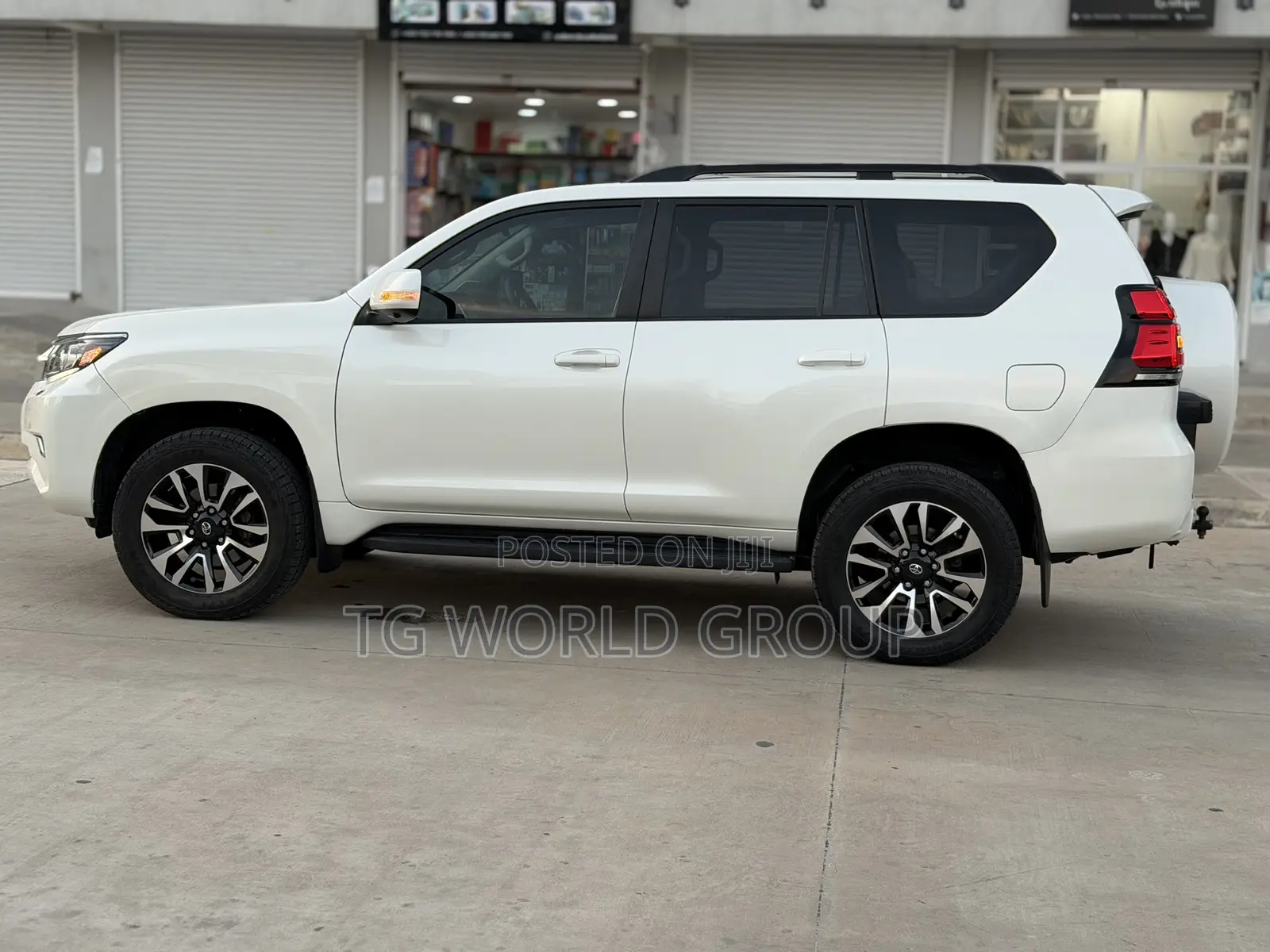 Toyota Land Cruiser Prado 2.8 2023 White