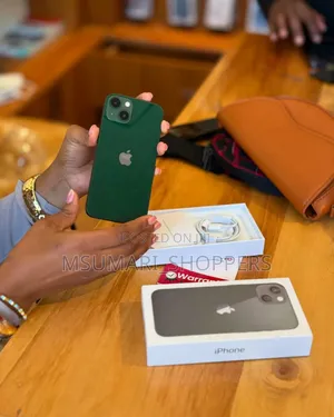 New Apple iPhone 13 128 GB Green