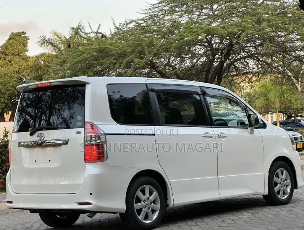 Toyota Noah 2008 White