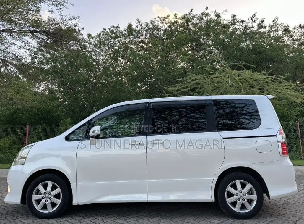 Toyota Noah 2008 White