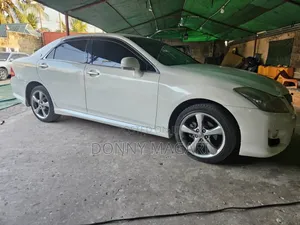 Toyota Crown 2009 White