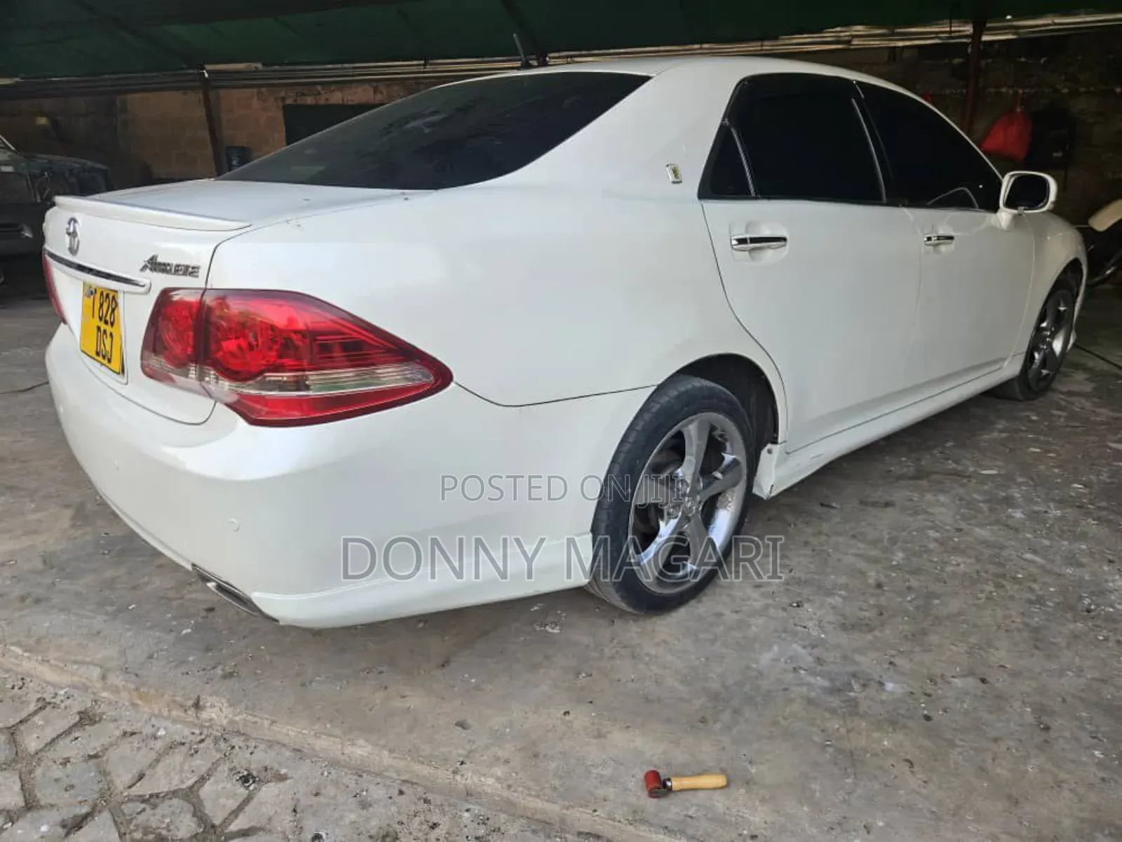 Toyota Crown 2009 White