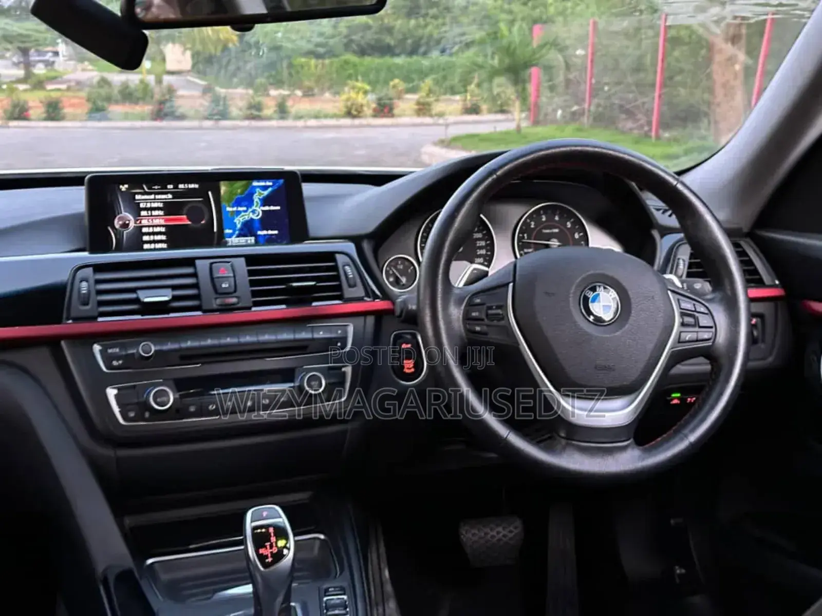 BMW 320i Sedan RWD 2014 Burgundy