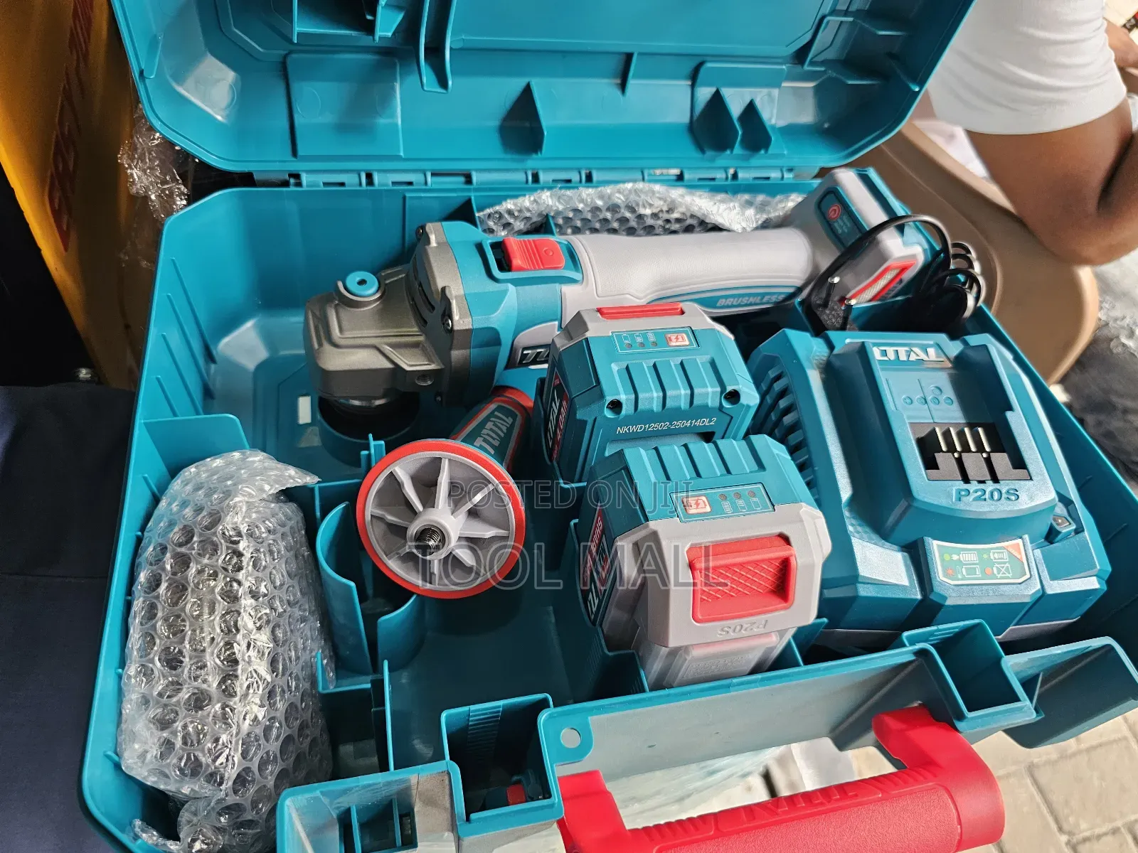 Total Cordless Angle Grinder Tagli271532