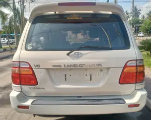 Toyota Land Cruiser 2021 White