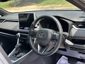 Toyota RAV4 Hybrid 2023 Silver