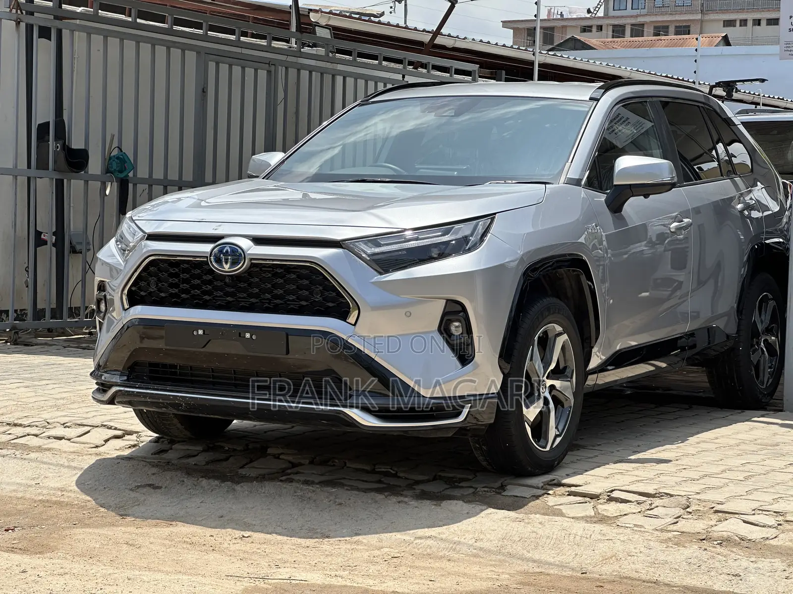 Toyota RAV4 Hybrid 2023 Silver
