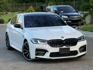 BMW M5 4dr Sedan (4.4L 8cyl Turbo 7AM) 2015 White
