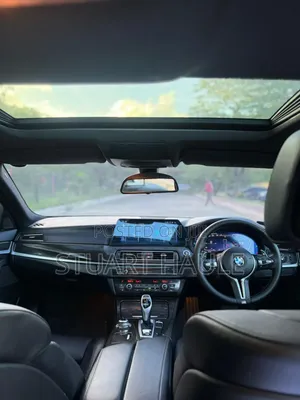 BMW M5 4dr Sedan (4.4L 8cyl Turbo 7AM) 2015 White
