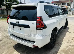 Toyota Land Cruiser Prado 2.8 2022 White