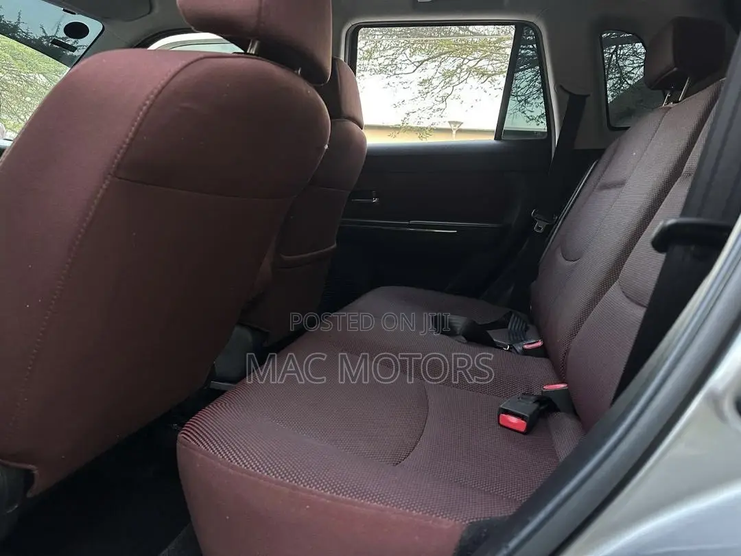 Mazda Verisa 2010 Silver