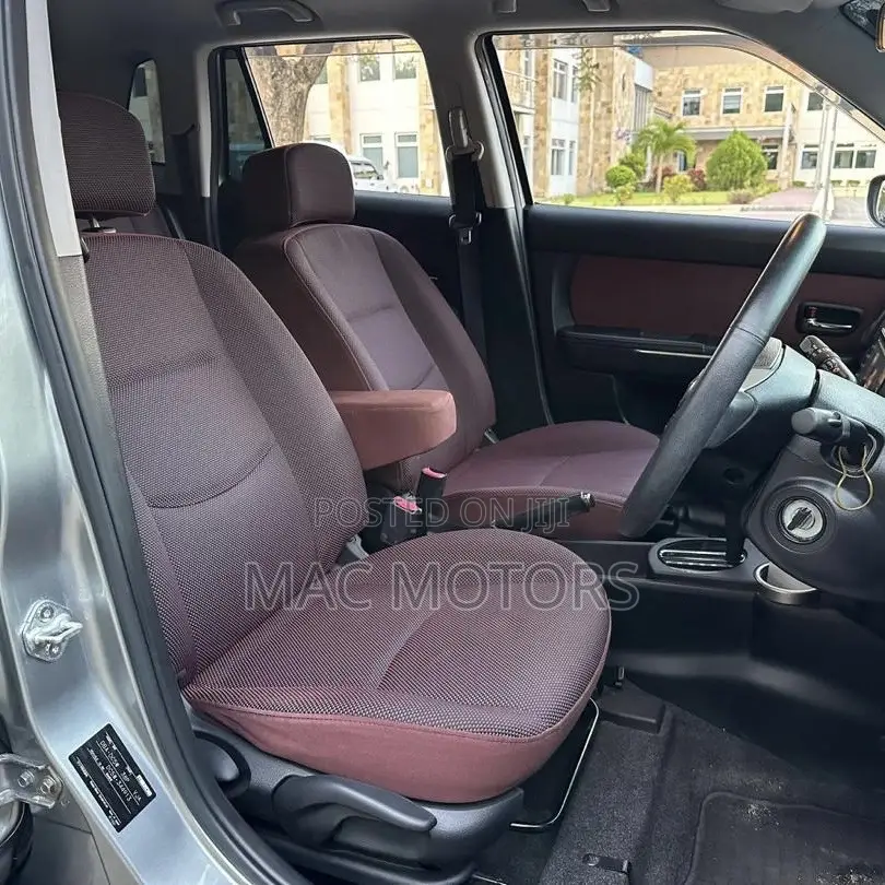 Mazda Verisa 2010 Silver