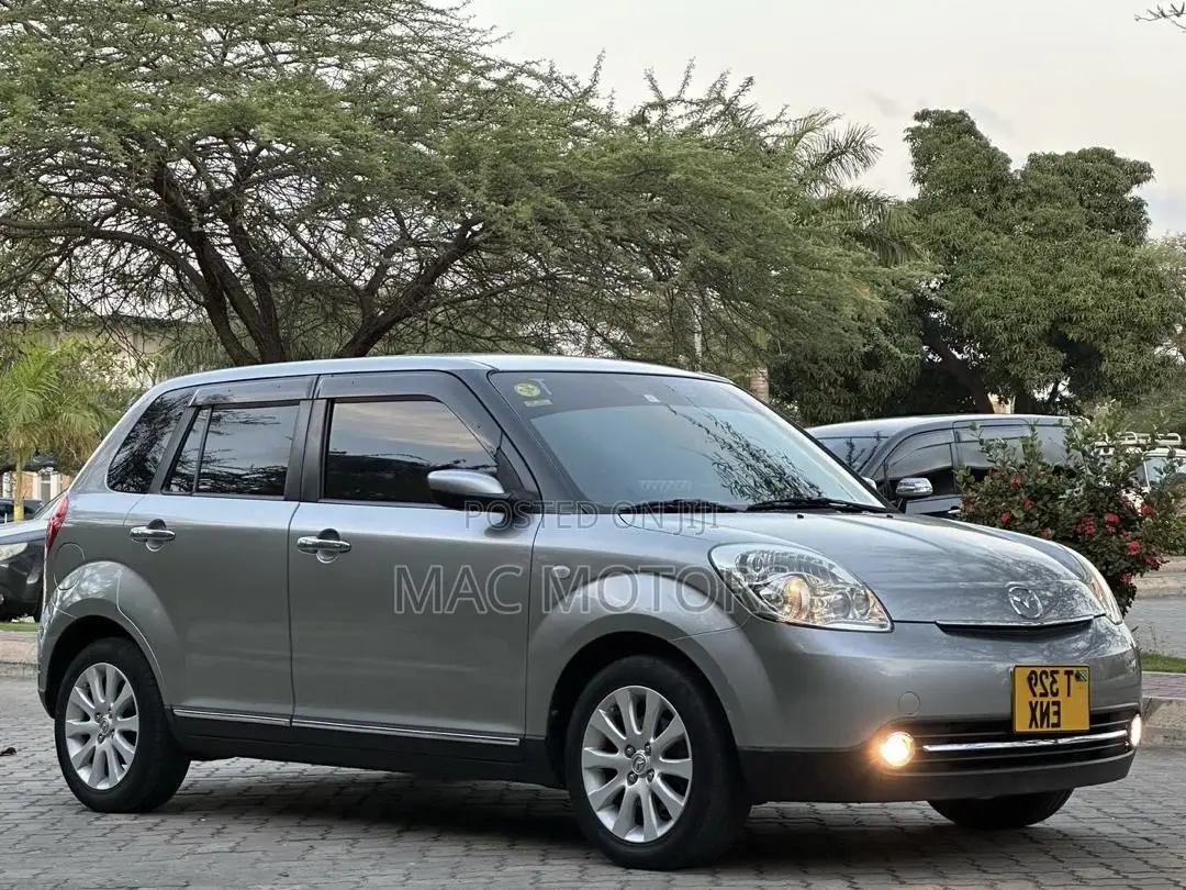 Mazda Verisa 2010 Silver