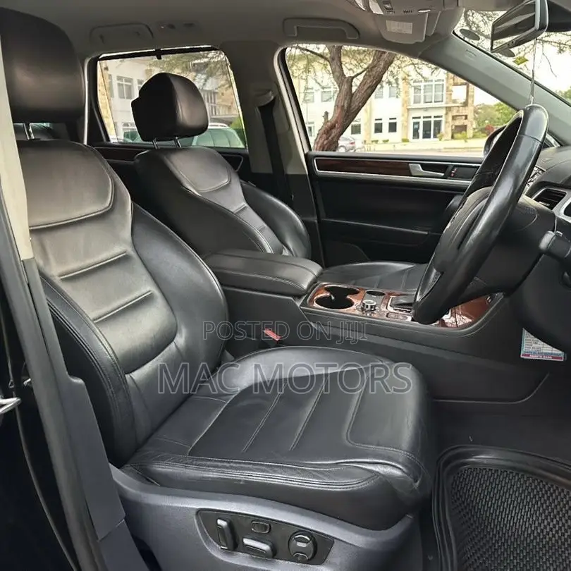 Volkswagen Touareg 2013 Black