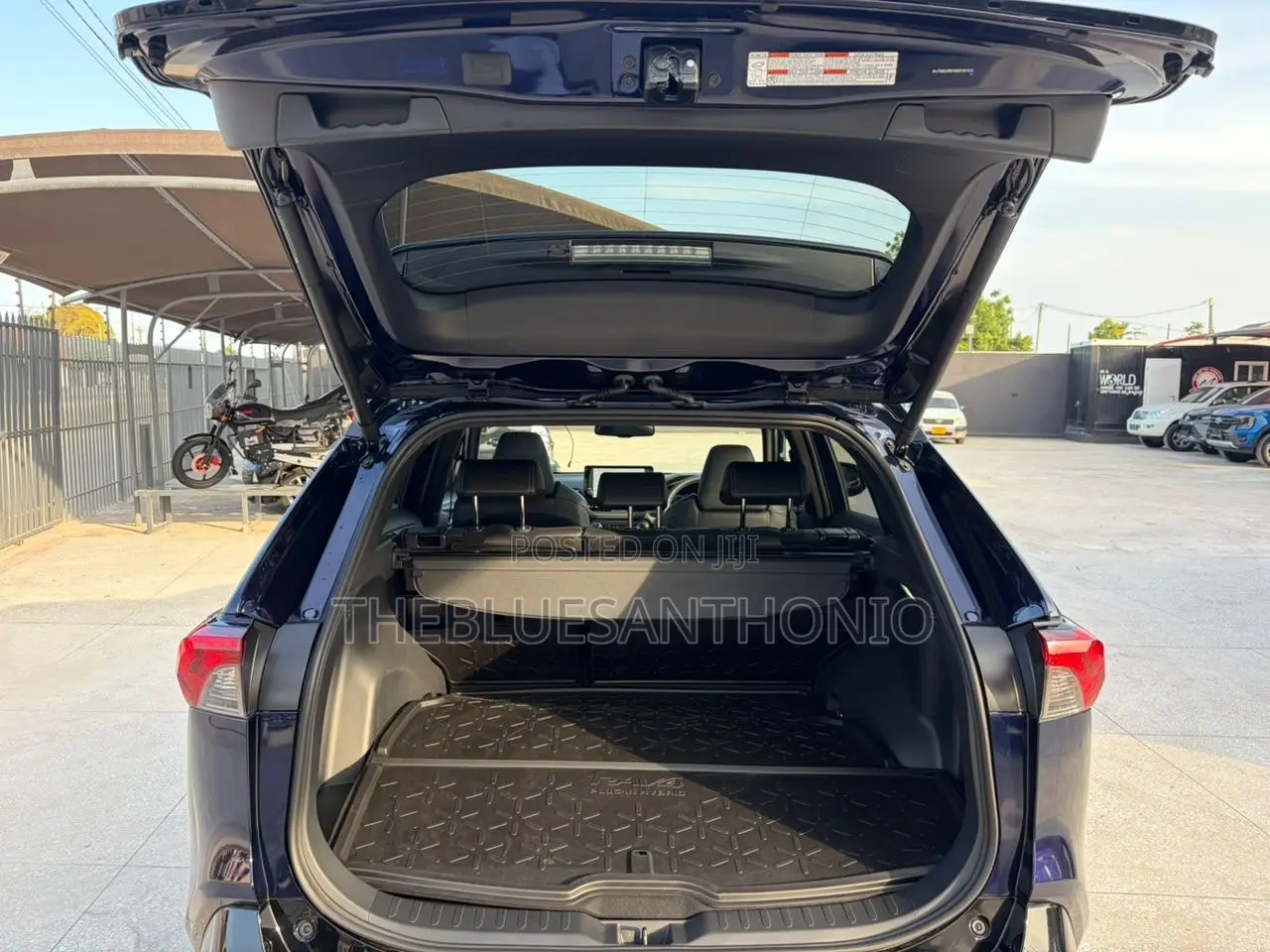 New Toyota RAV4 Hybrid 2025 Black