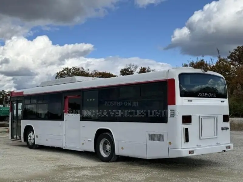 Isuzu Executive Bus 2007 Blue