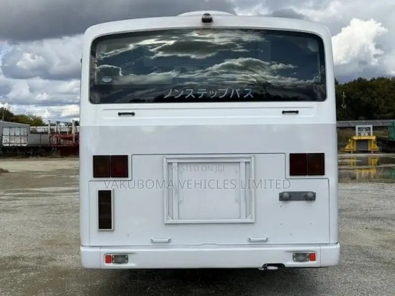 Isuzu Executive Bus 2007 Blue
