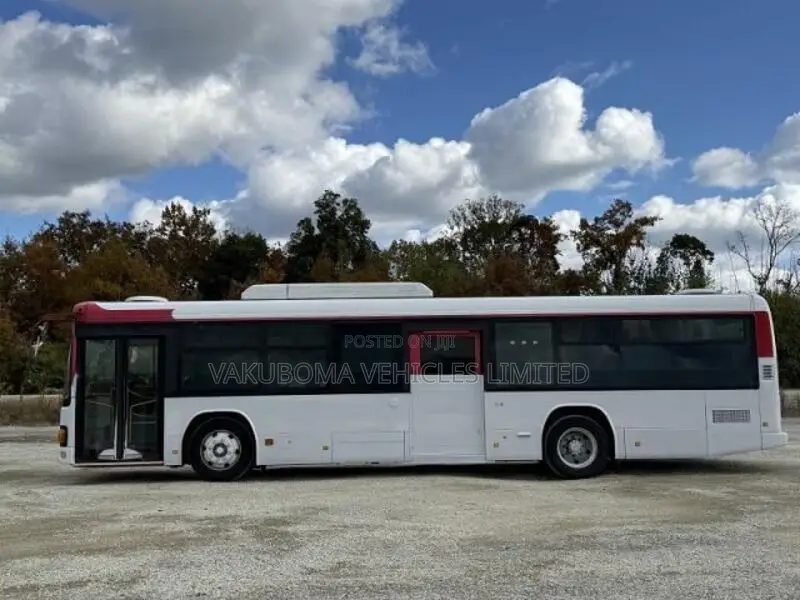 Isuzu Executive Bus 2007 Blue