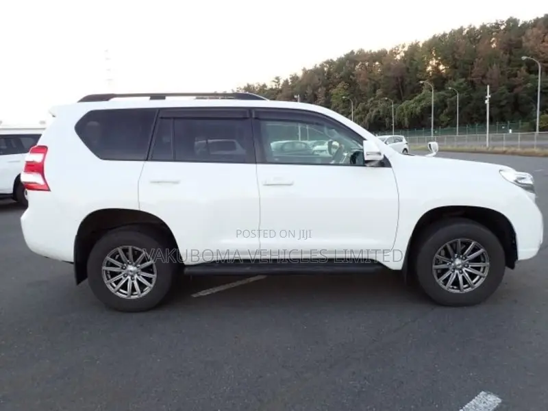 Toyota Land Cruiser Prado 2015 White