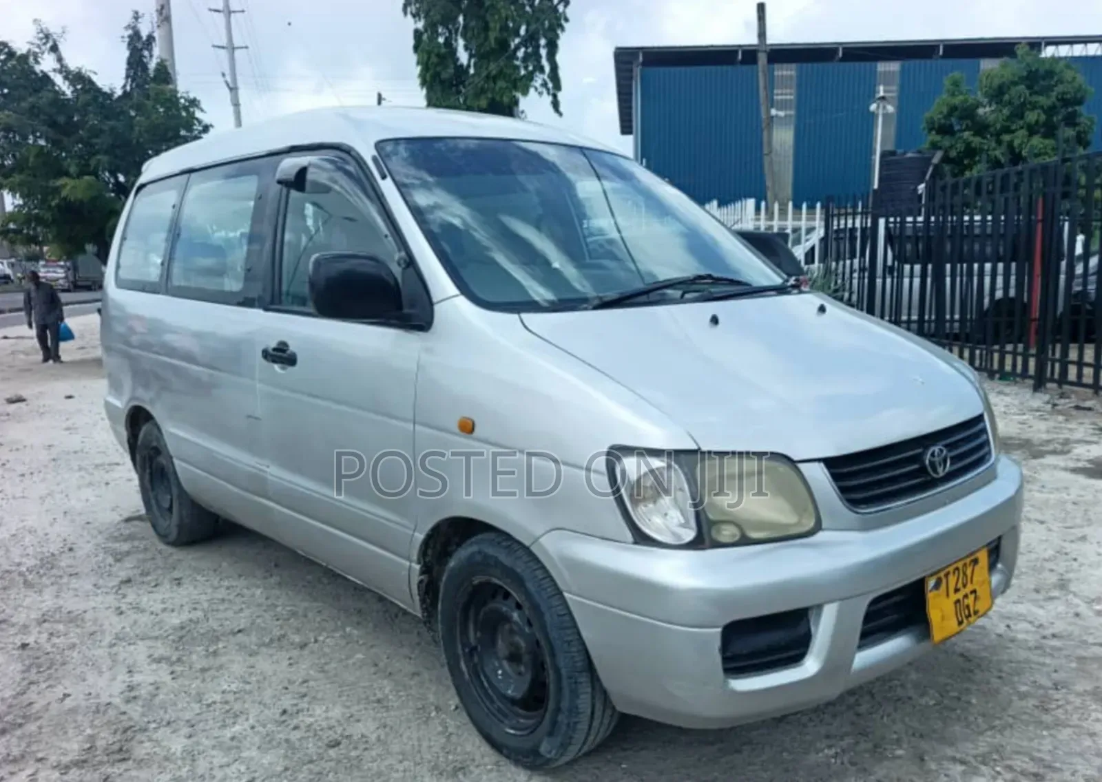 Toyota Noah 2003 Silver