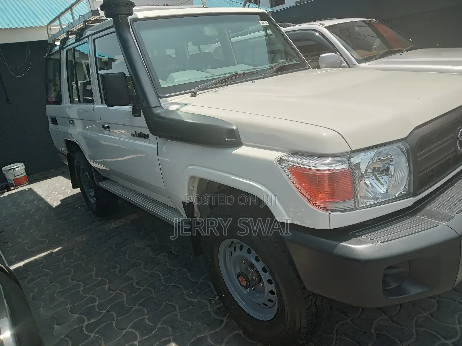 Toyota Land Cruiser 2012 White