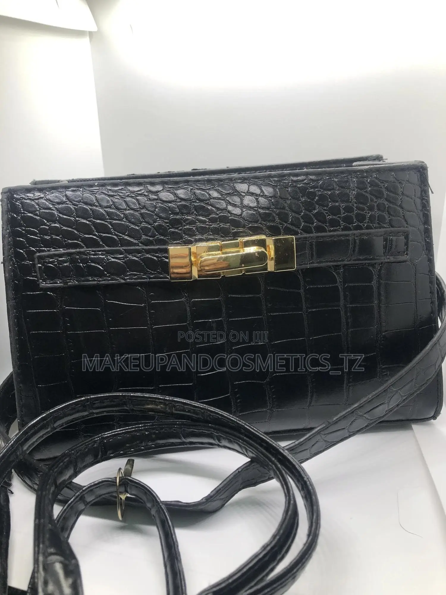 O17 - 20black Croc-Embossed Sling Bag*1 in Stock*