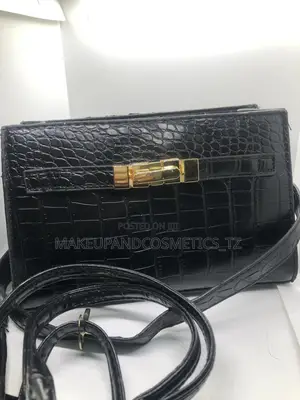 O17 - 20black Croc-Embossed Sling Bag*1 in Stock*