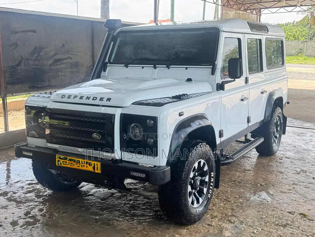 Land Rover Defender 2016 Off white