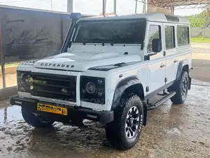 Land Rover Defender 2016 Off white