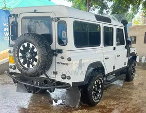 Land Rover Defender 2016 Off white