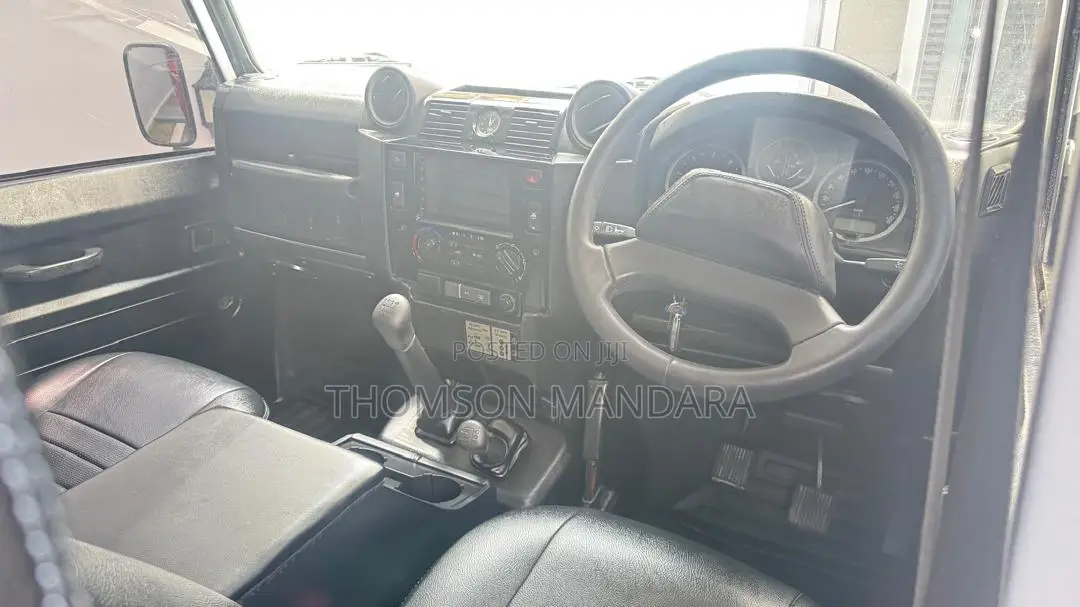 Land Rover Defender 2016 Off white