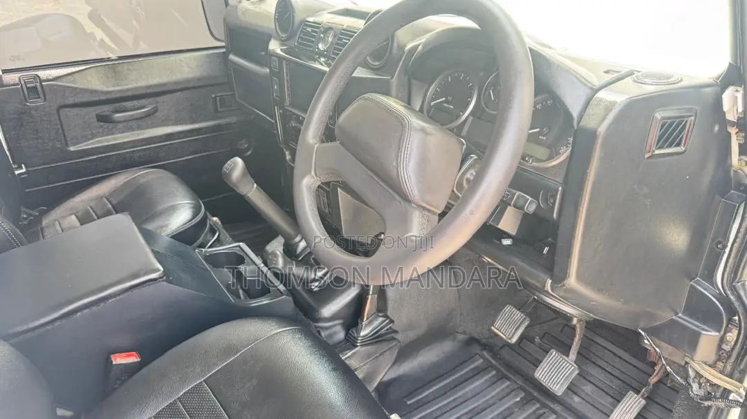 Land Rover Defender 2016 Off white