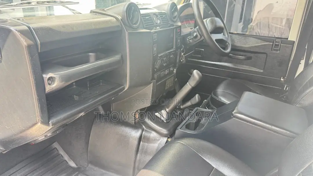 Land Rover Defender 2016 Off white
