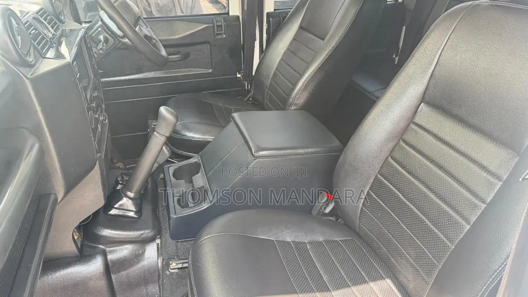 Land Rover Defender 2016 Off white