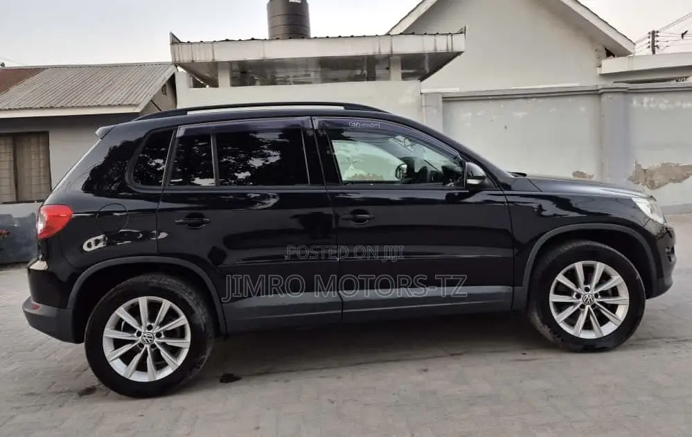 Volkswagen Tiguan 2010 Black