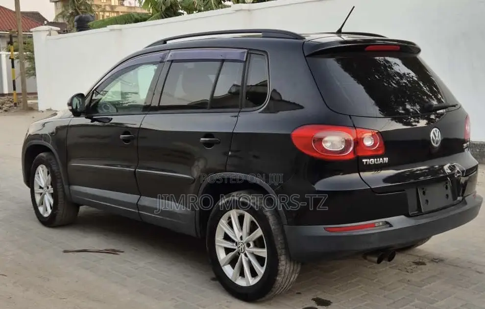 Volkswagen Tiguan 2010 Black
