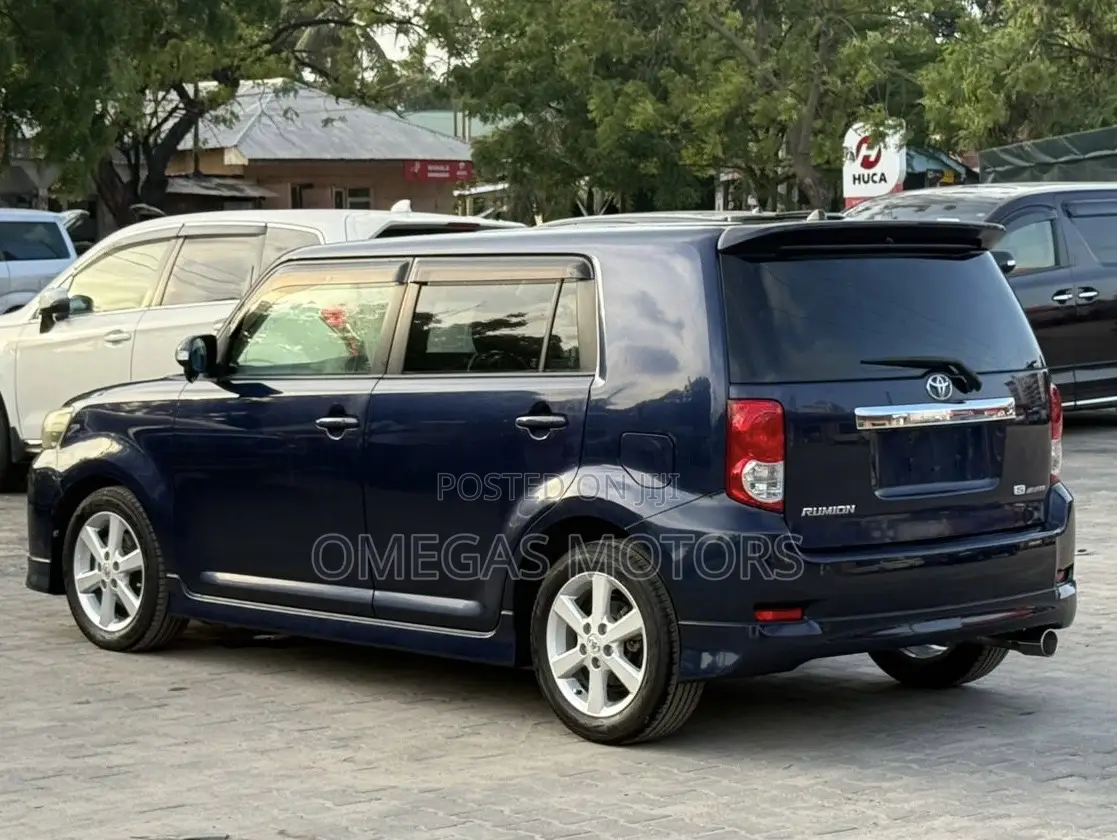 Toyota Corolla Rumion 2009 Black