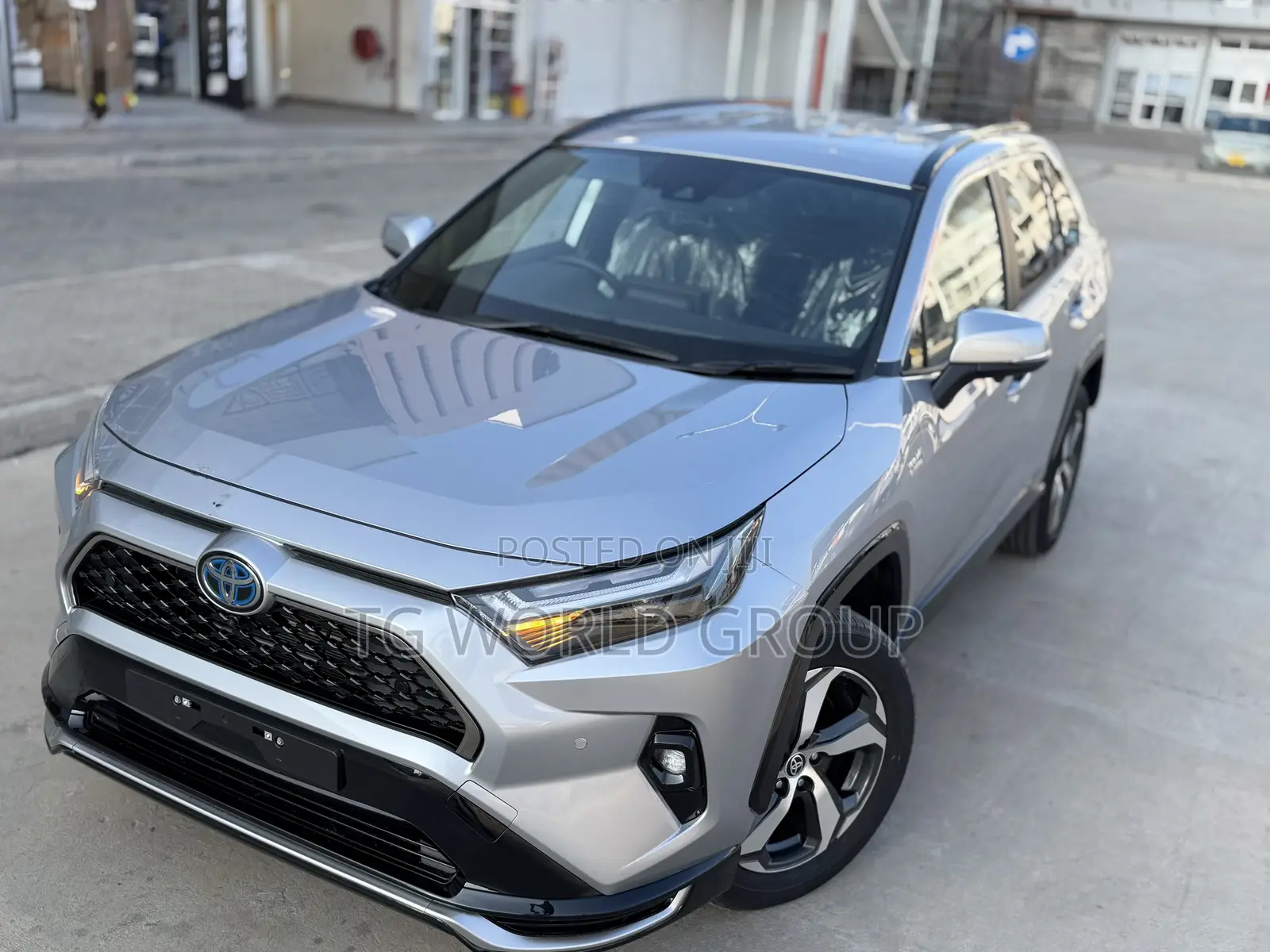 Toyota RAV4 Plug-In Hybrid 2025 Silver