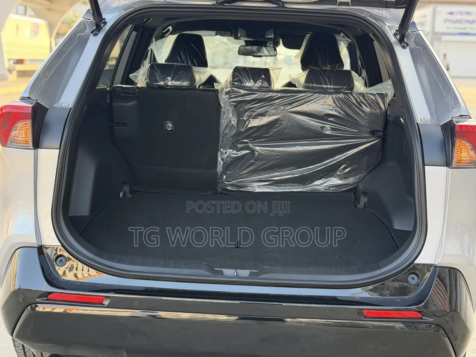 Toyota RAV4 Plug-In Hybrid 2025 Silver