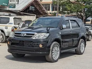 Toyota Fortuner 2.5 D AWD 2006 Black