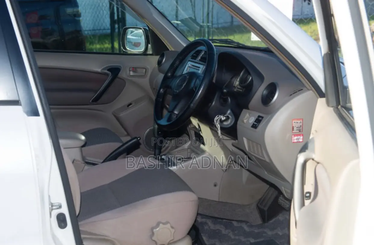 Toyota RAV4 Automatic 2003 White