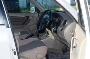 Toyota RAV4 Automatic 2003 White