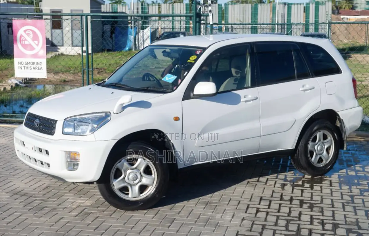 Toyota RAV4 Automatic 2003 White