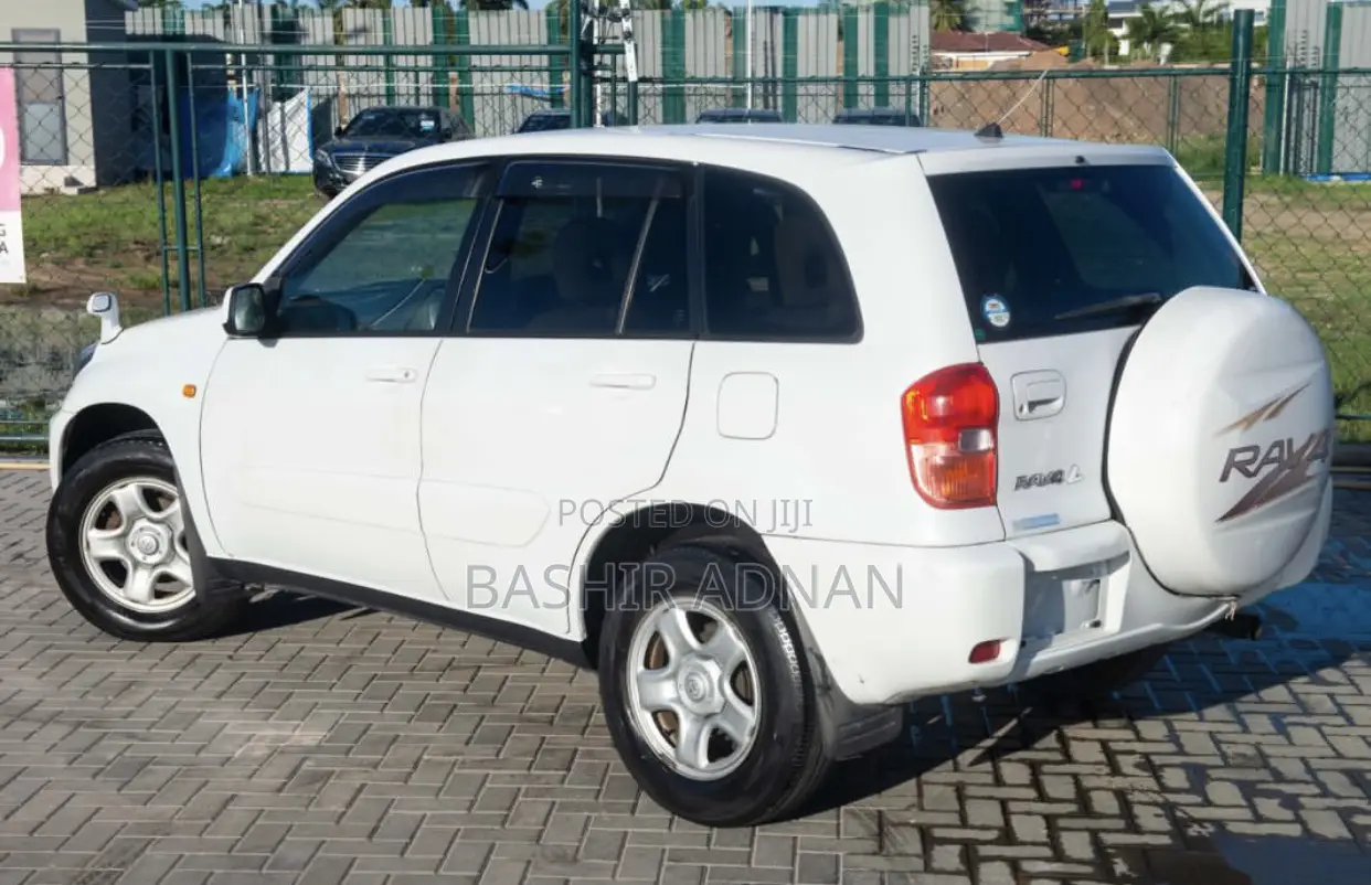Toyota RAV4 Automatic 2003 White