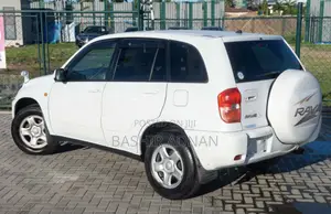 Toyota RAV4 Automatic 2003 White