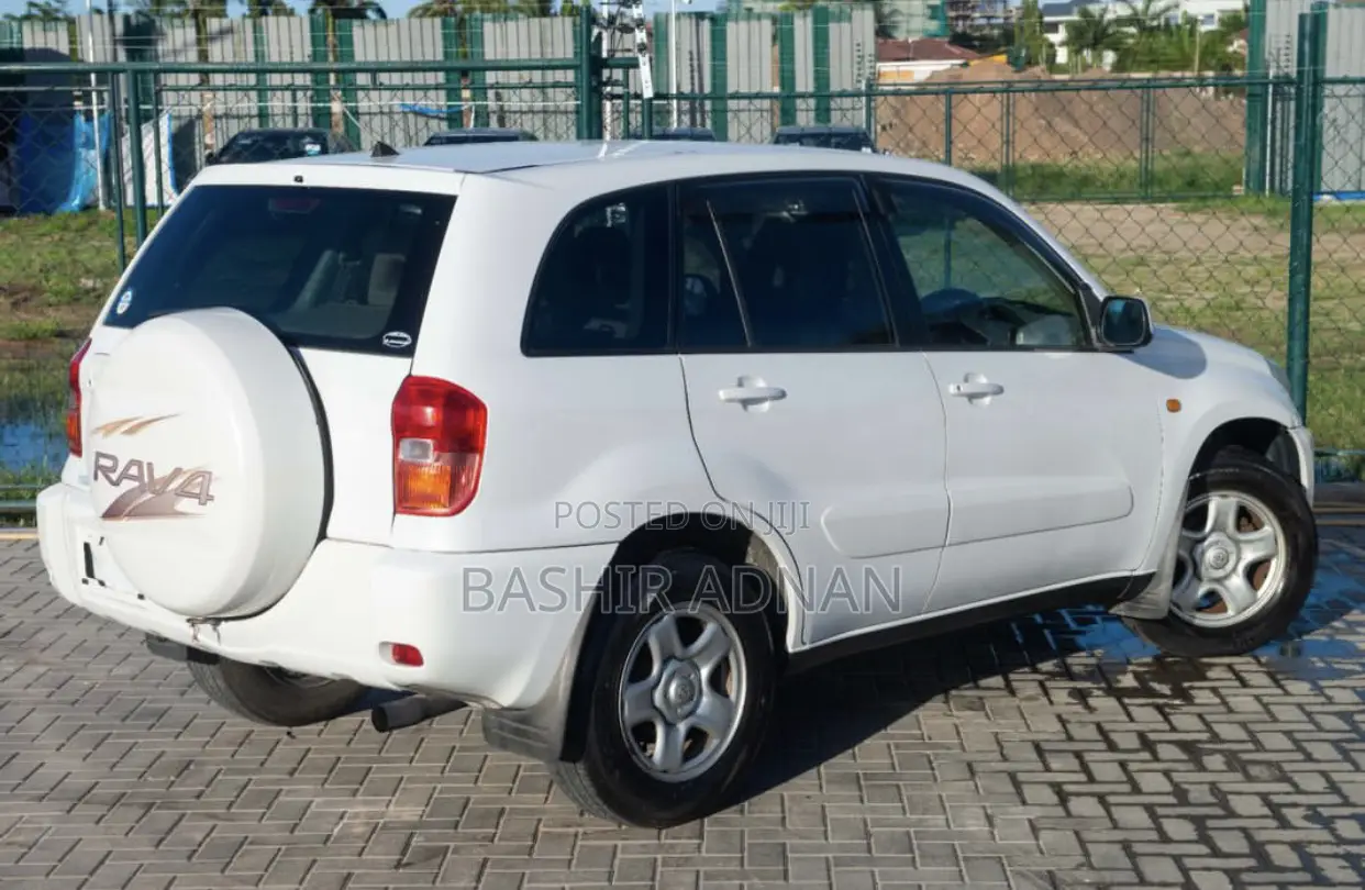 Toyota RAV4 Automatic 2003 White