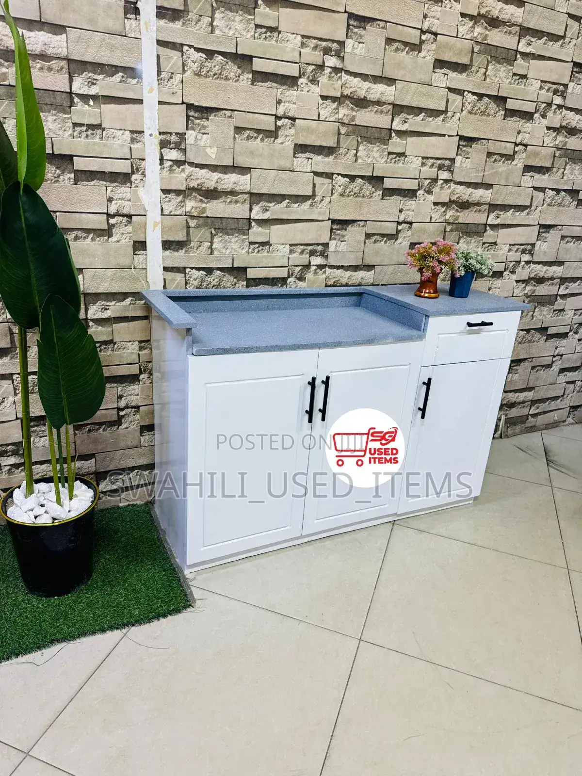Kitchen Cabinet Mpya Kabsa Milango Mitatu