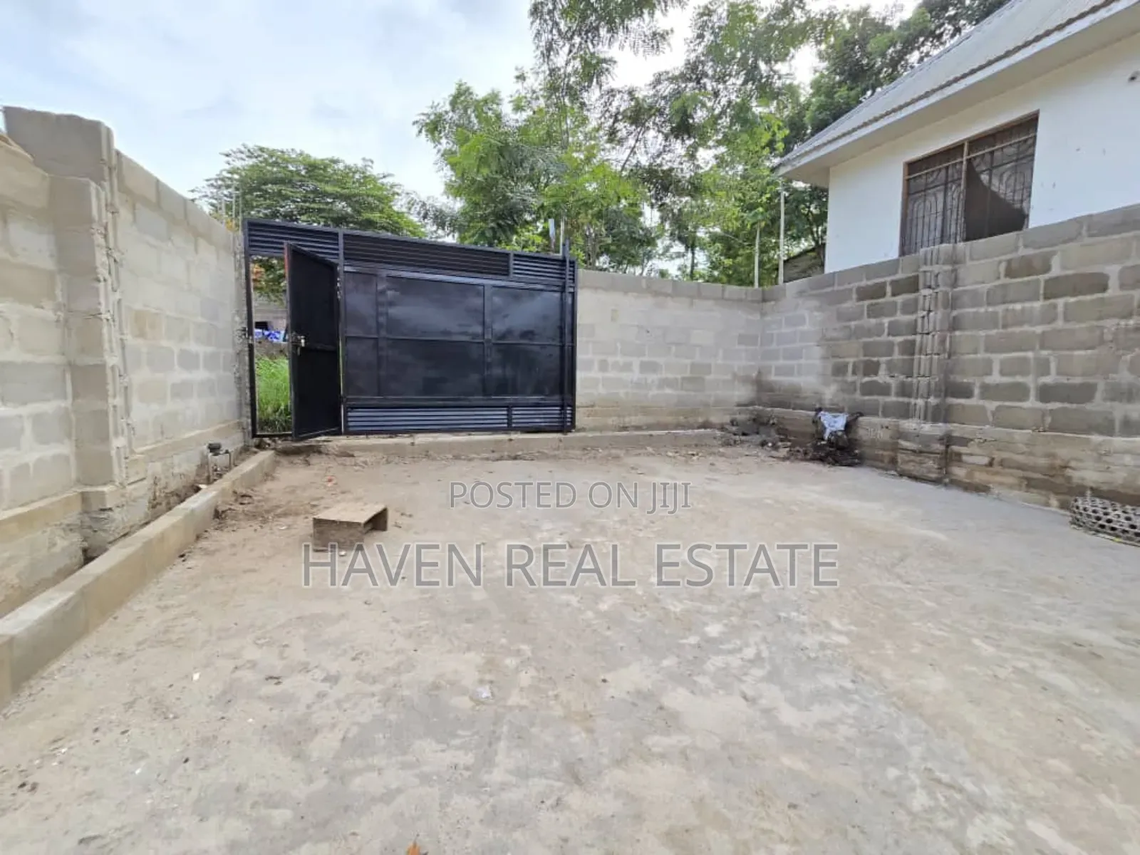 4bdrm House in Goba for sale